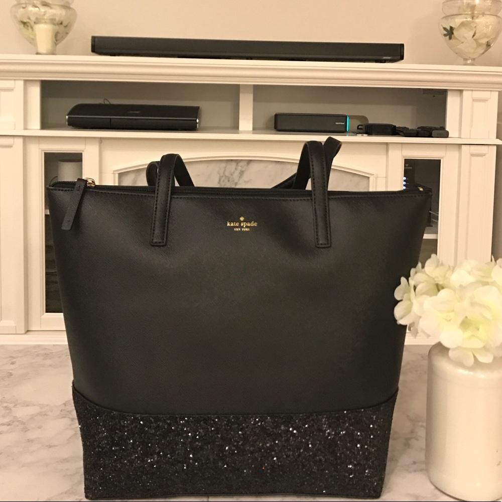 🆕 Kate Spade Penny Greta Court in Black.